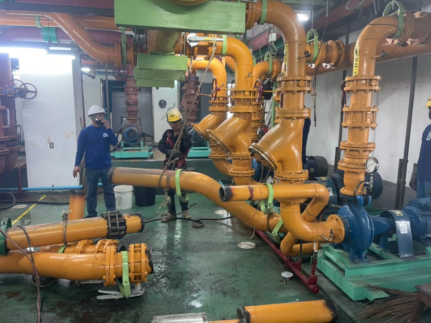 Services for dismantling machinery in factories and industries